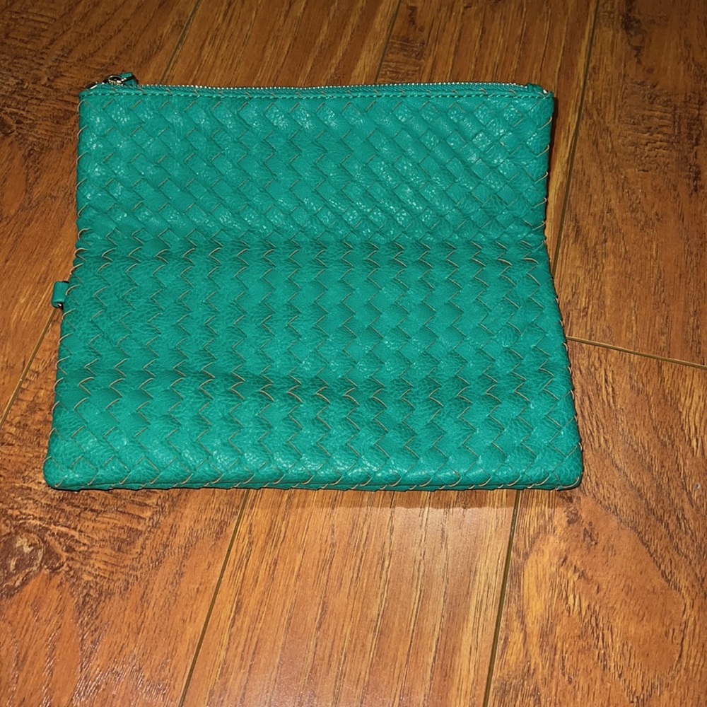 Green fold over clutch - Picture 2 of 5